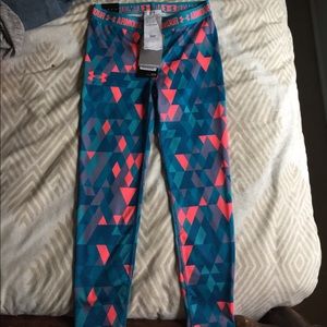 Under Armour youth small heat gear legging, NWT